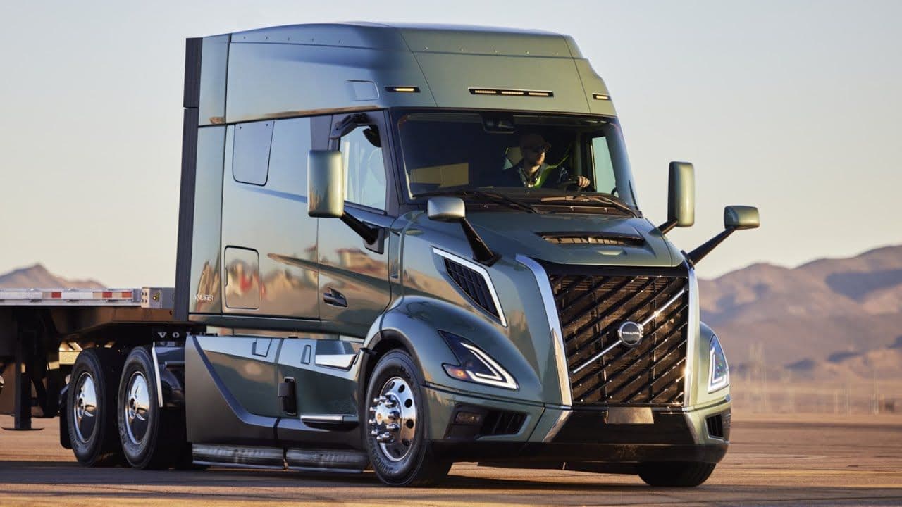 Long Haul Expands Fleet with New 2025 Freightliner and Volvo Trucks